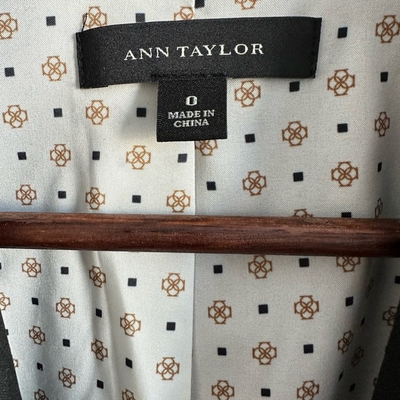 Like New Ann Taylor Women's Long Sleeve Single Button Blazer Business Black Sz 0 - Picture 16 of 16